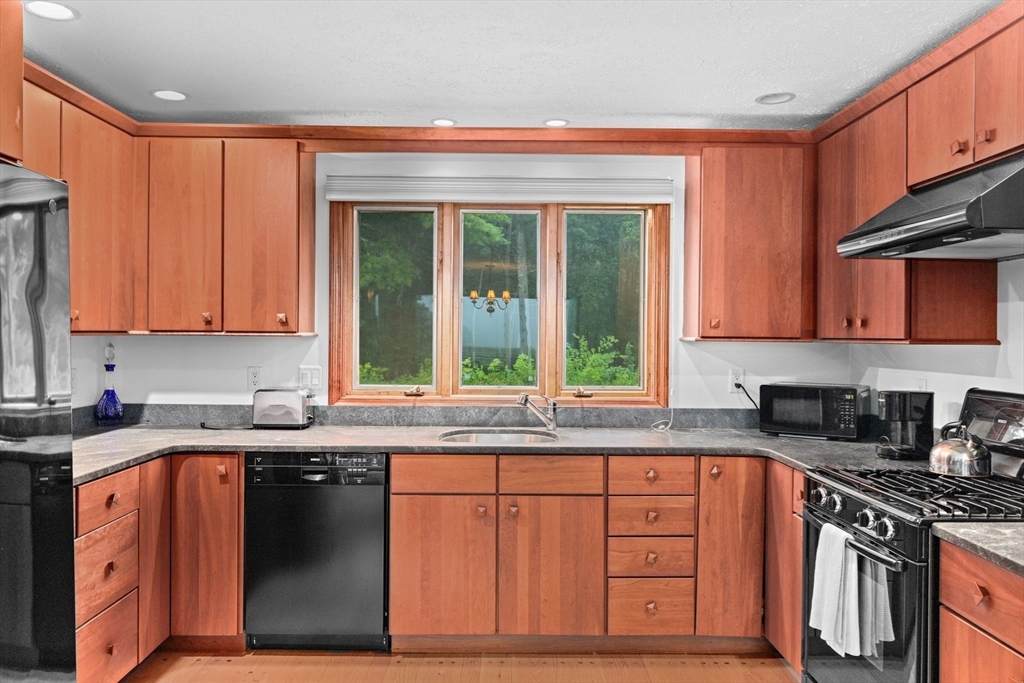 41 Spring Street Plympton, MA 02367 - Photo 4 of 41 Gallery Image 4