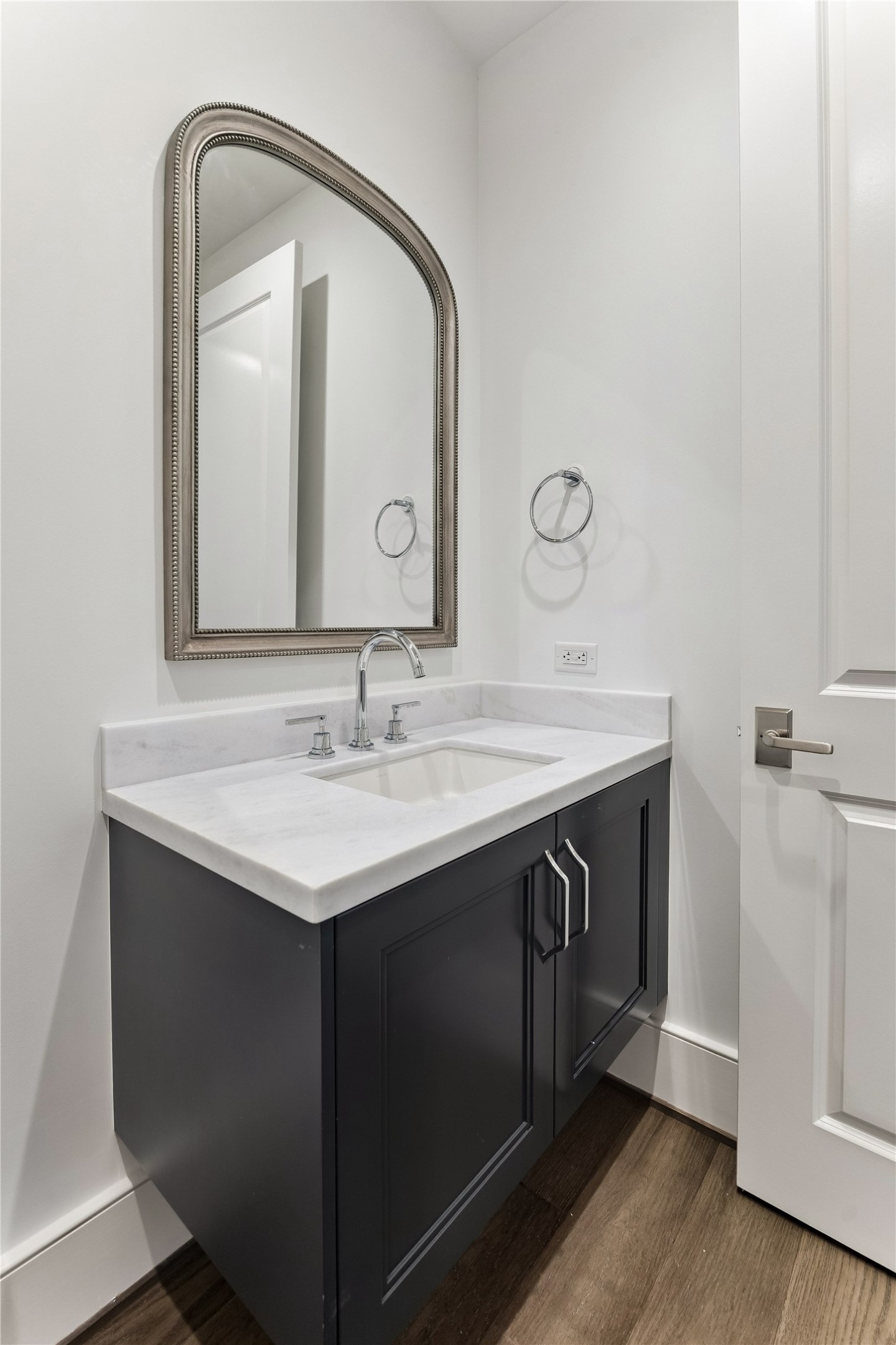 5656 San Felipe Street, Unit 701 Houston, TX 77056 - Photo 23 of 44 Hallway powder room accented with an elegant framed mirror.