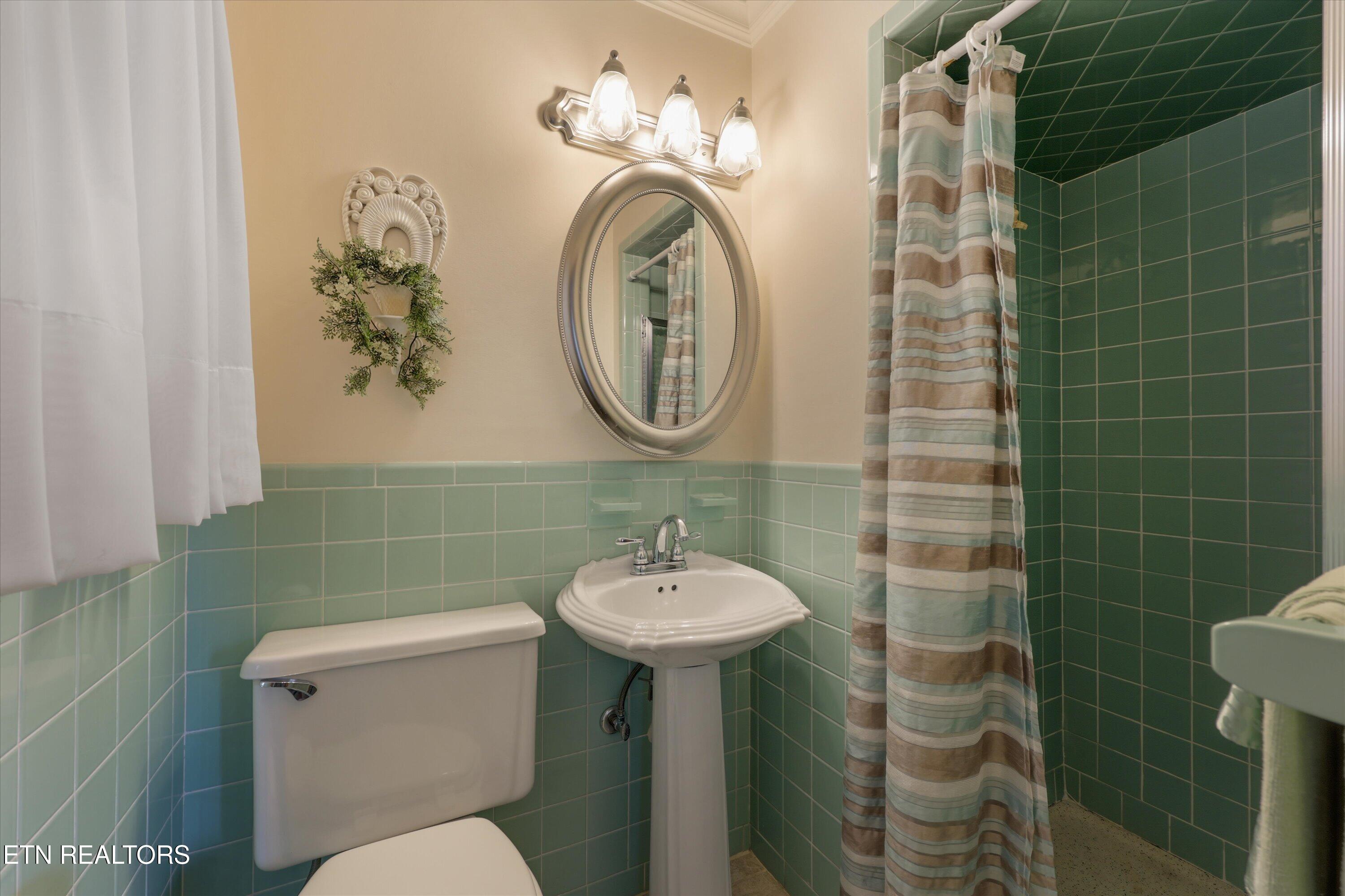 827 West Cunningham Street Alcoa, TN 37701 - Photo 23 of 43 23-827 W Cunningham St26