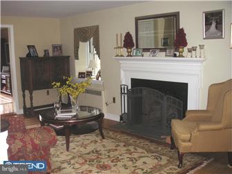 735 Arden Road Jenkintown, PA 19046 - Photo 3 of 12 Living Room