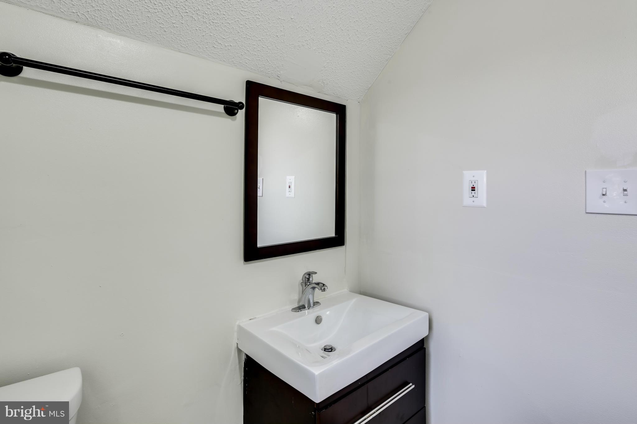 7331 Windsor Mill Road Baltimore, MD 21244 - Photo 21 of 30 Bath (Master)