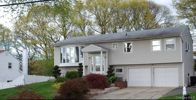 $825,000 | 23 Ridge Court, Smithtown, NY 11788