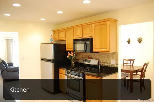 $825,000 | 23 Ridge Court, Smithtown, NY 11788