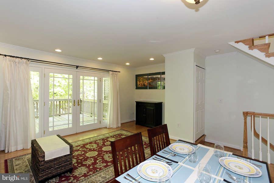 7937 Forest Path Way Springfield, VA 22153 - Photo 11 of 28 Living Room