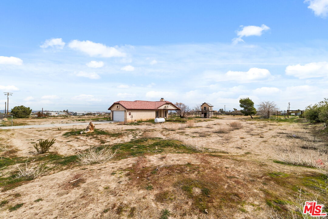 13377 Paramount Road Phelan, CA 92371 - Photo 3 of 28