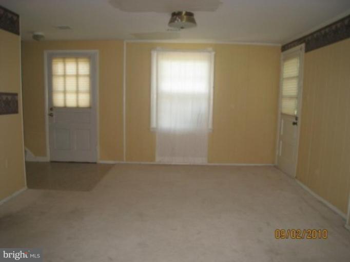 6509 Haystack Road Alexandria, VA 22310 - Photo 3 of 11 Entrance / Foyer