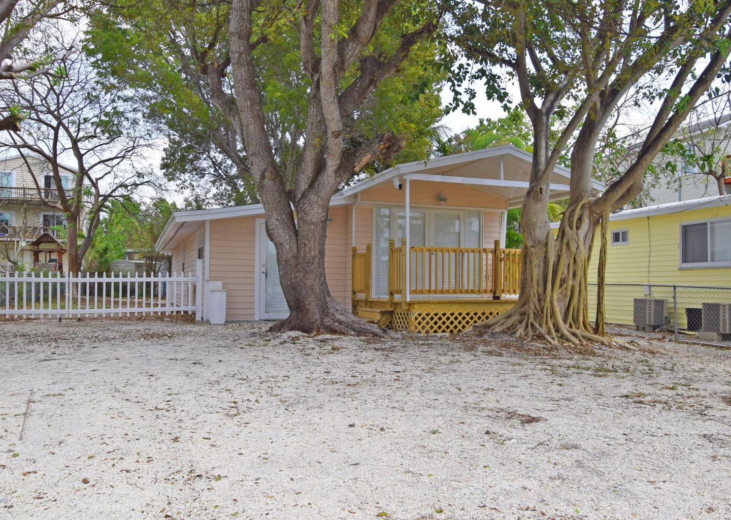 28 Swallow Road Key Largo, FL 33037 - Photo 1 of 5 1 Front