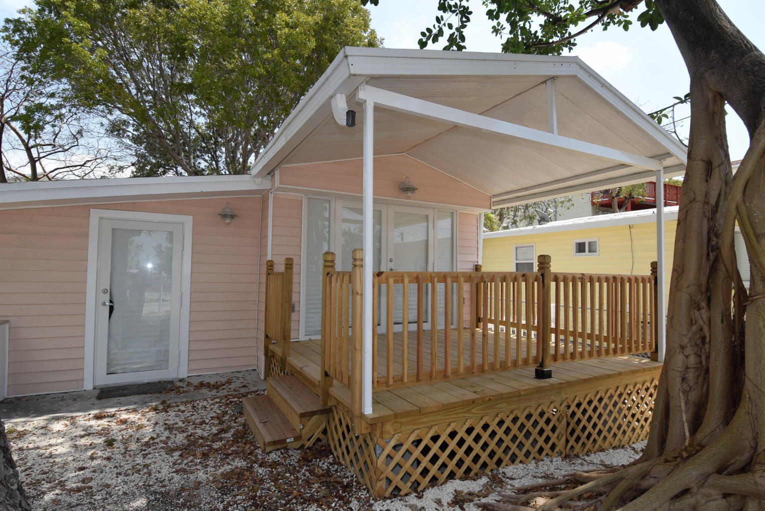28 Swallow Road Key Largo, FL 33037 - Photo 2 of 5 2 Front