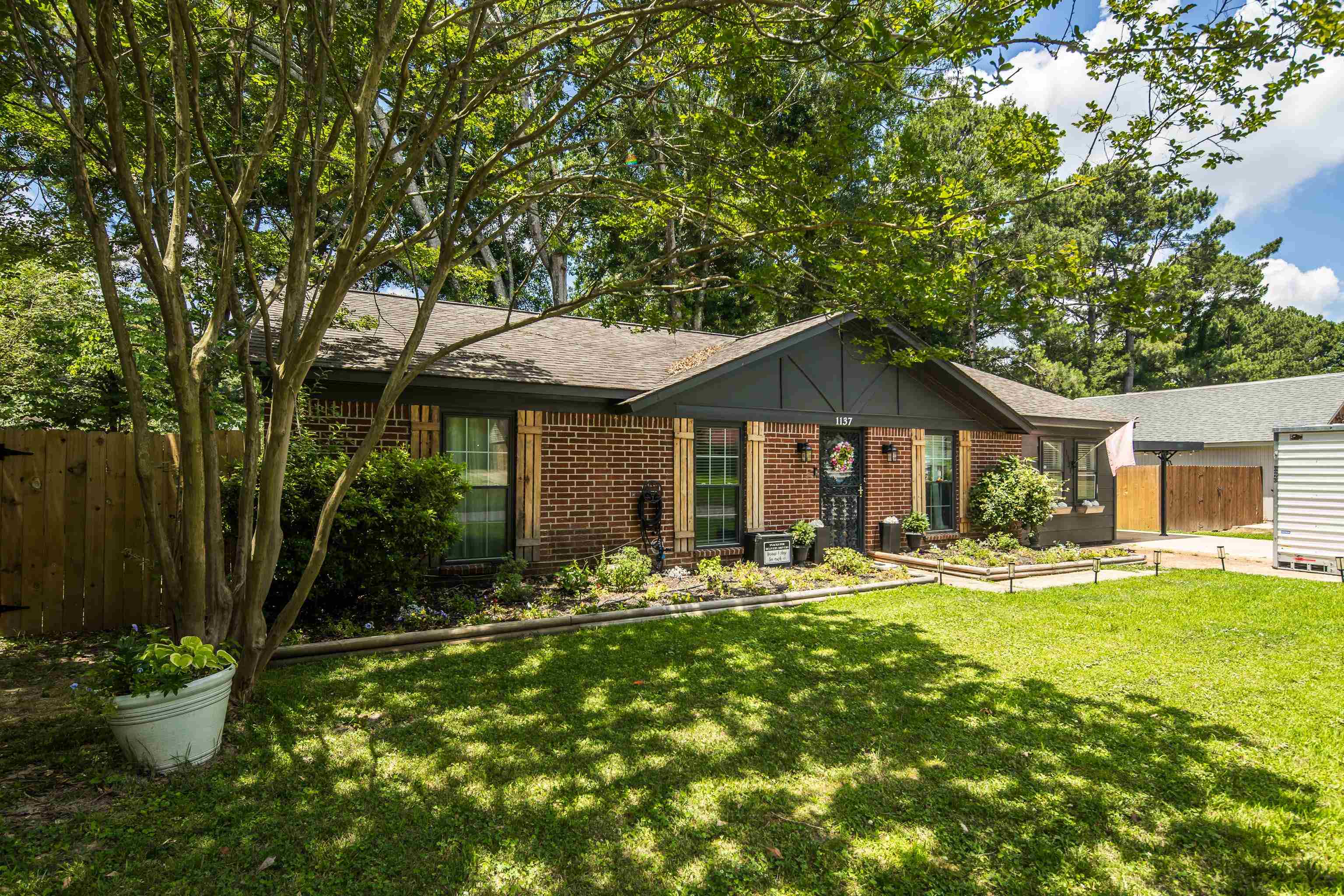 1137 Greenview Road Collierville, TN 38017 - Photo 2 of 35 a front view of a house with garden