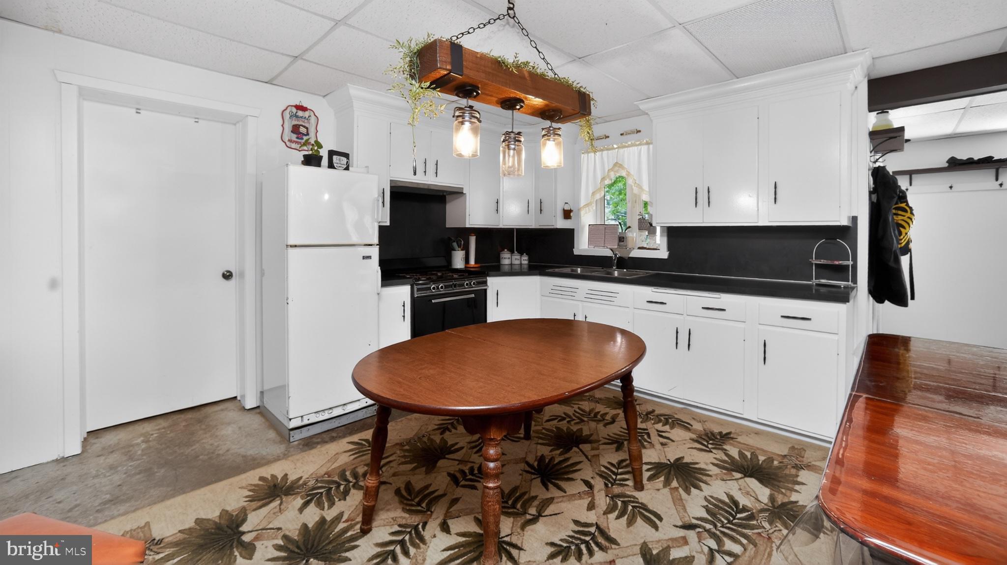 257 Hill Road New Holland, PA 17557 - Photo 72 of 94 Charming kitchen with modern flair.