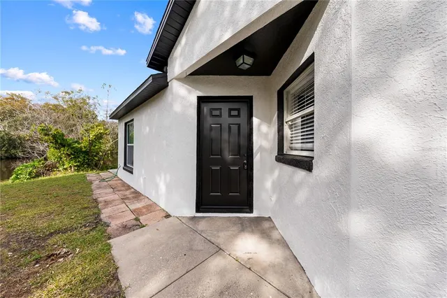a view of an entrance of the house