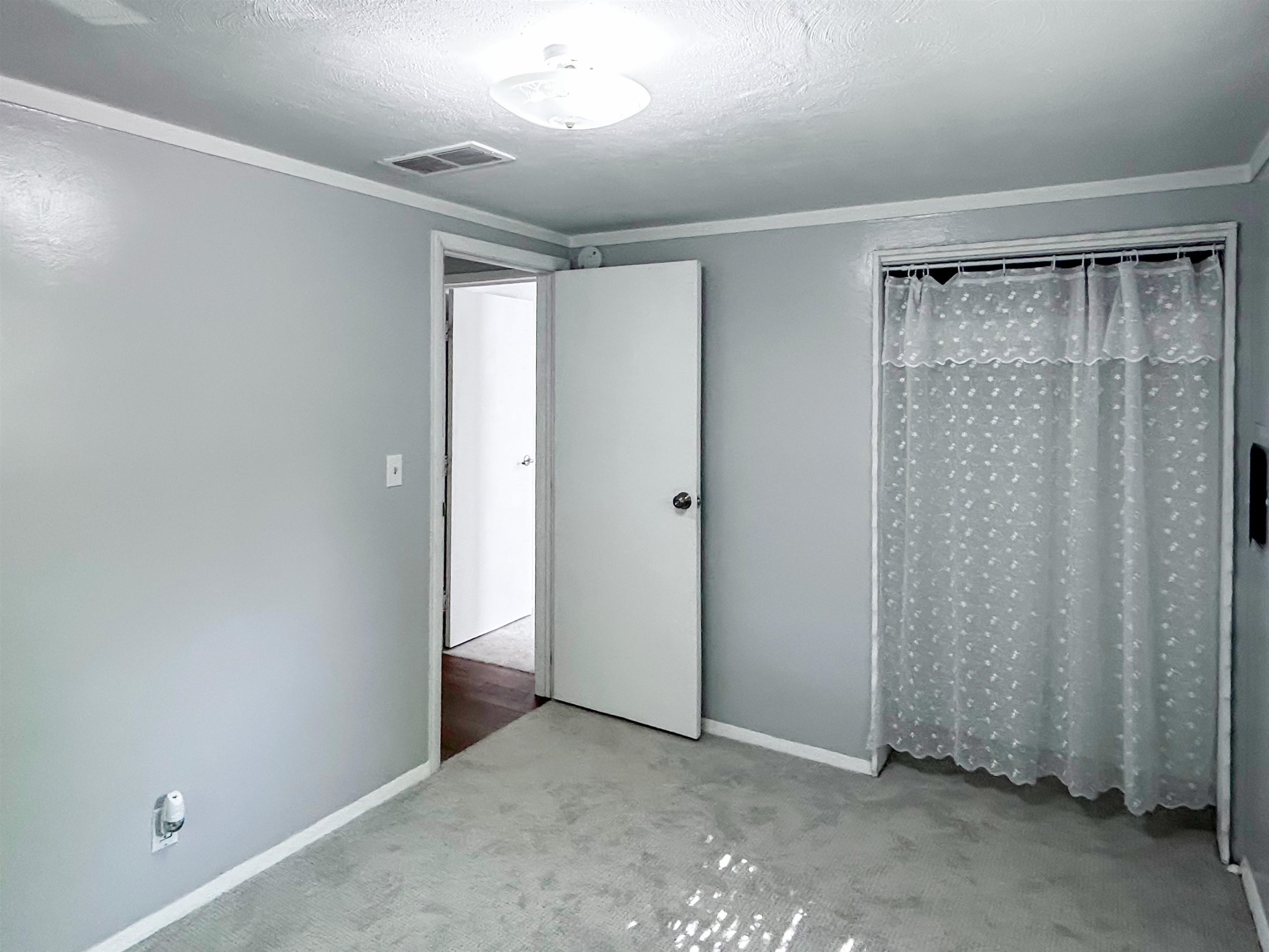 4140 Risedorph Street Burton, MI 48509 - Photo 11 of 15 50182815-4d2eede0-424b-4131-8a43-b844b2297df4.JPG