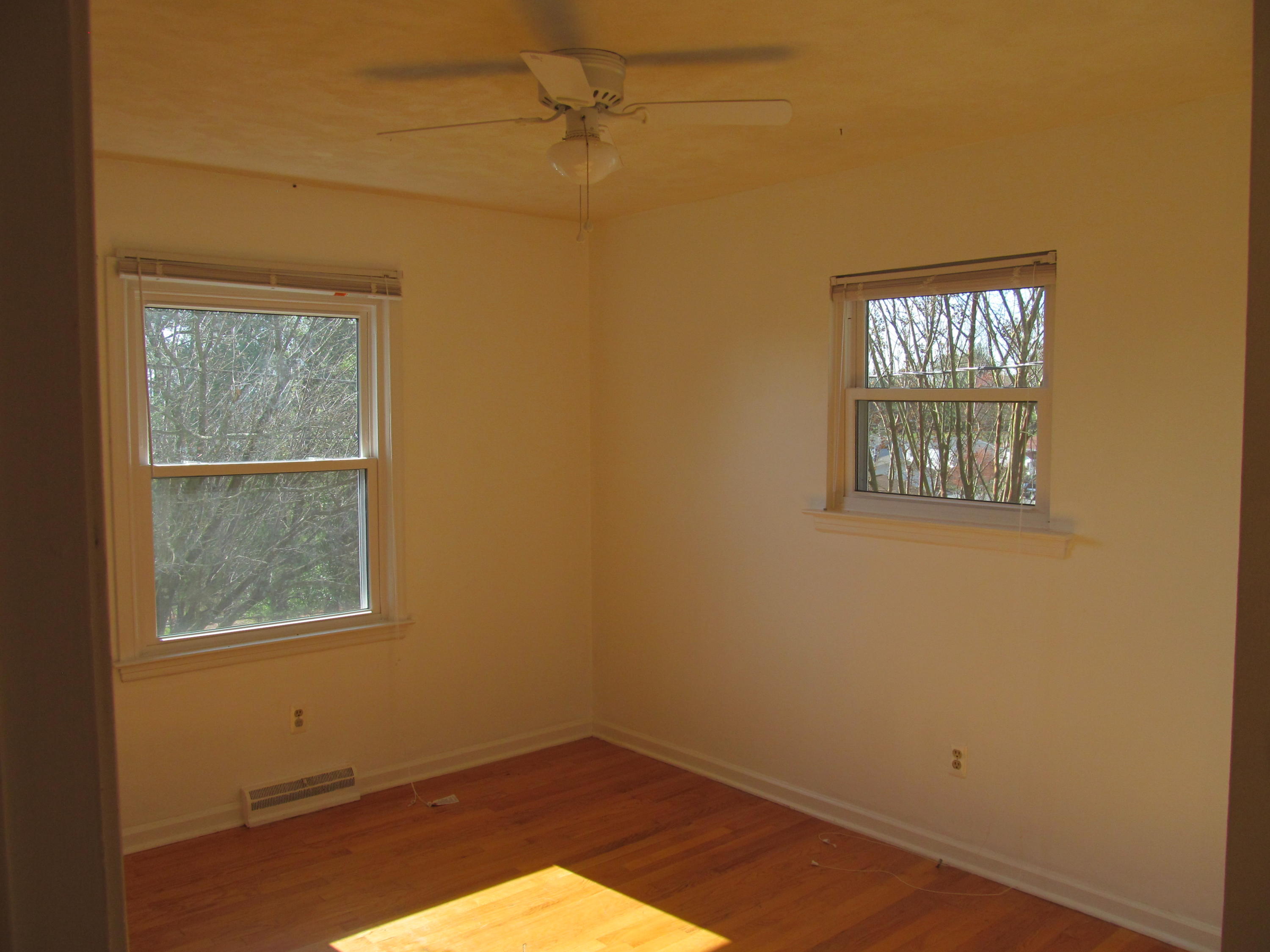 624 Ramada Road Vinton, VA 24179 - Photo 11 of 25 an empty room with windows