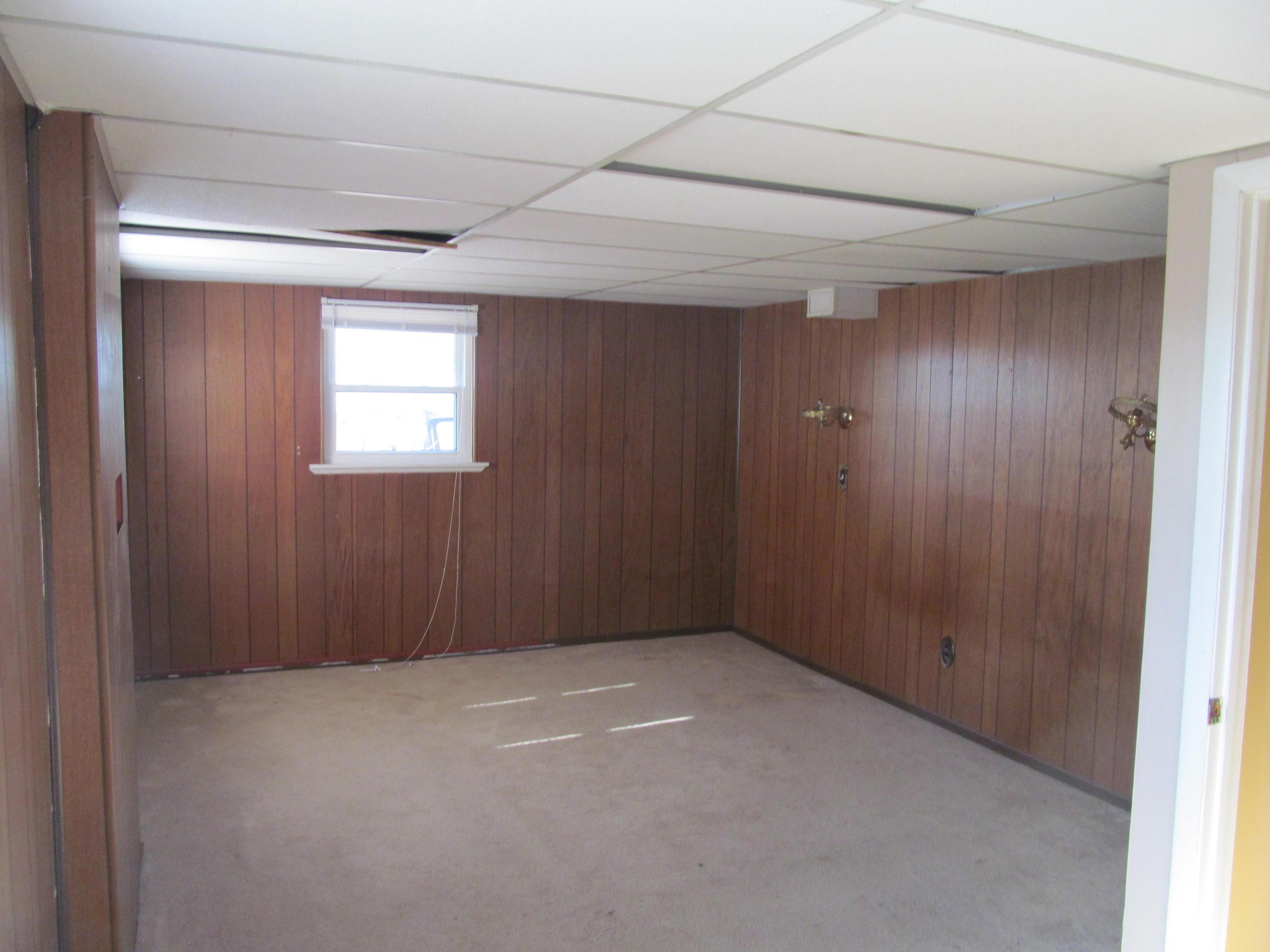 624 Ramada Road Vinton, VA 24179 - Photo 16 of 25 a view of an empty room and a window
