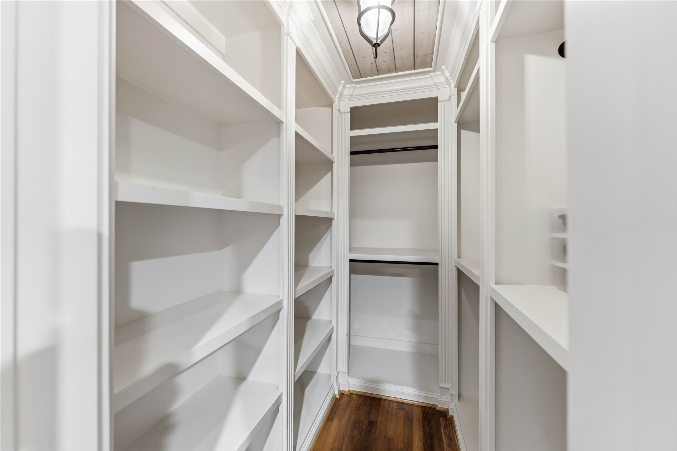 4031 Fernwood Drive Houston, TX 77021 - Photo 24 of 34 a view of walk in closet