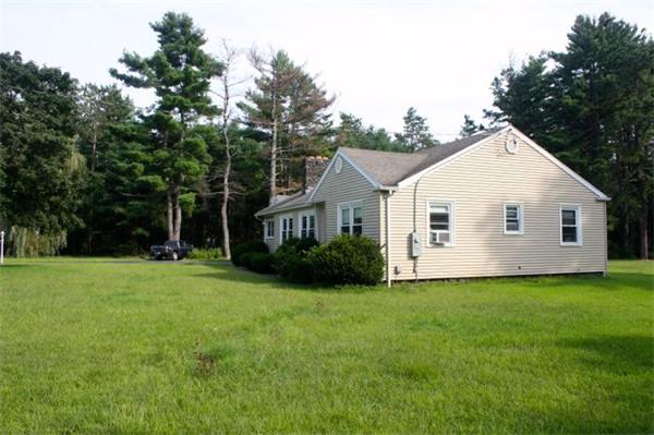 15 Gates Road Sterling, MA 01564 - Photo 3 of 27 Gallery Image 3