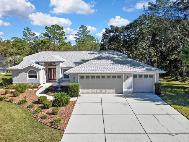 a view of a house with a backyard