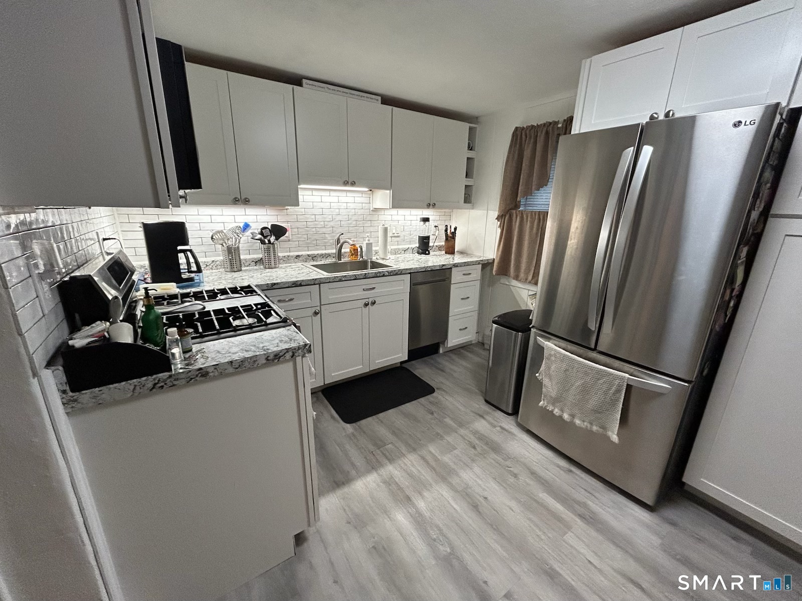 90 Sims Street Bridgeport, CT 06604 - Photo 4 of 16