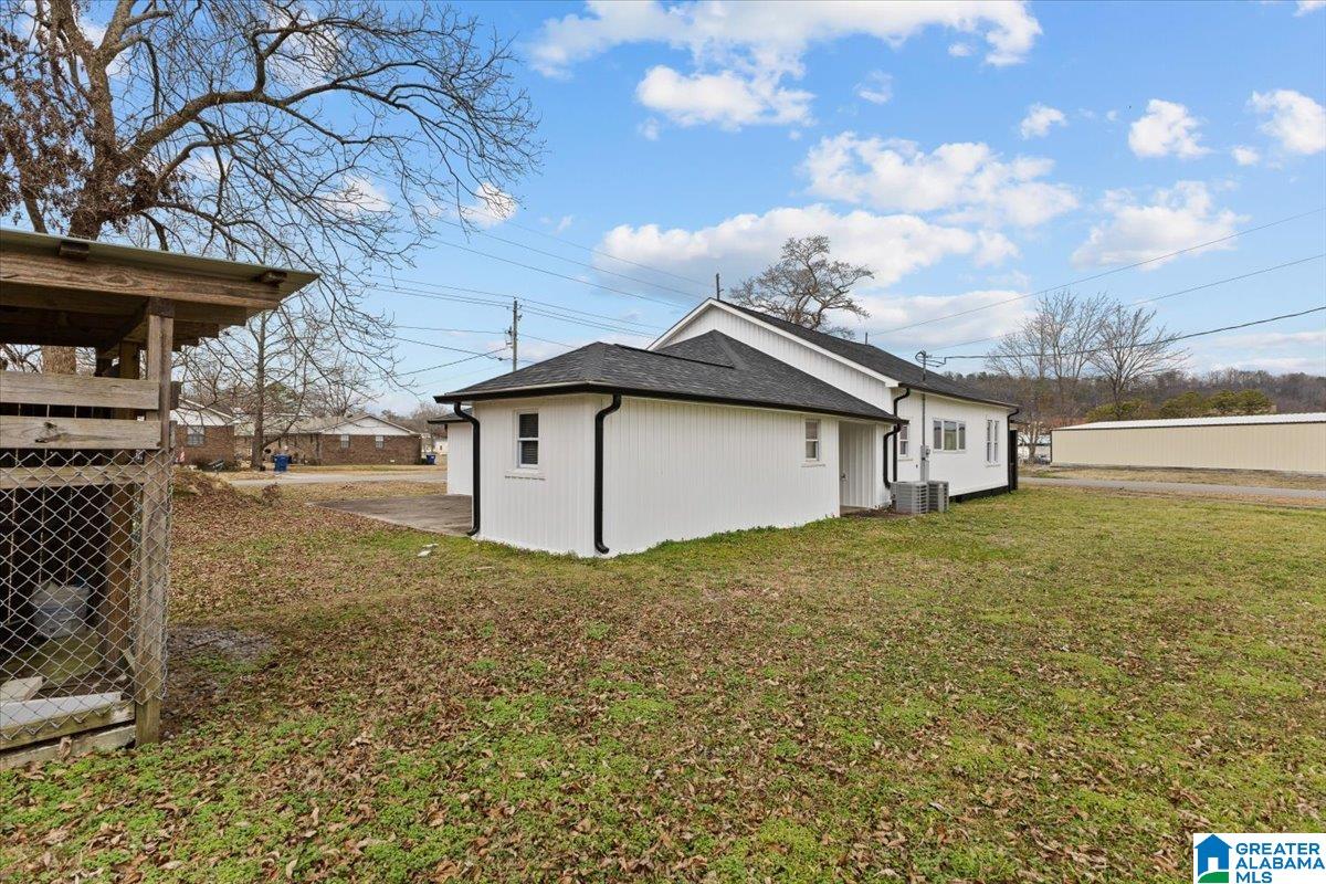301 Adams Avenue East Oneonta, AL 35121 - Photo 9 of 26