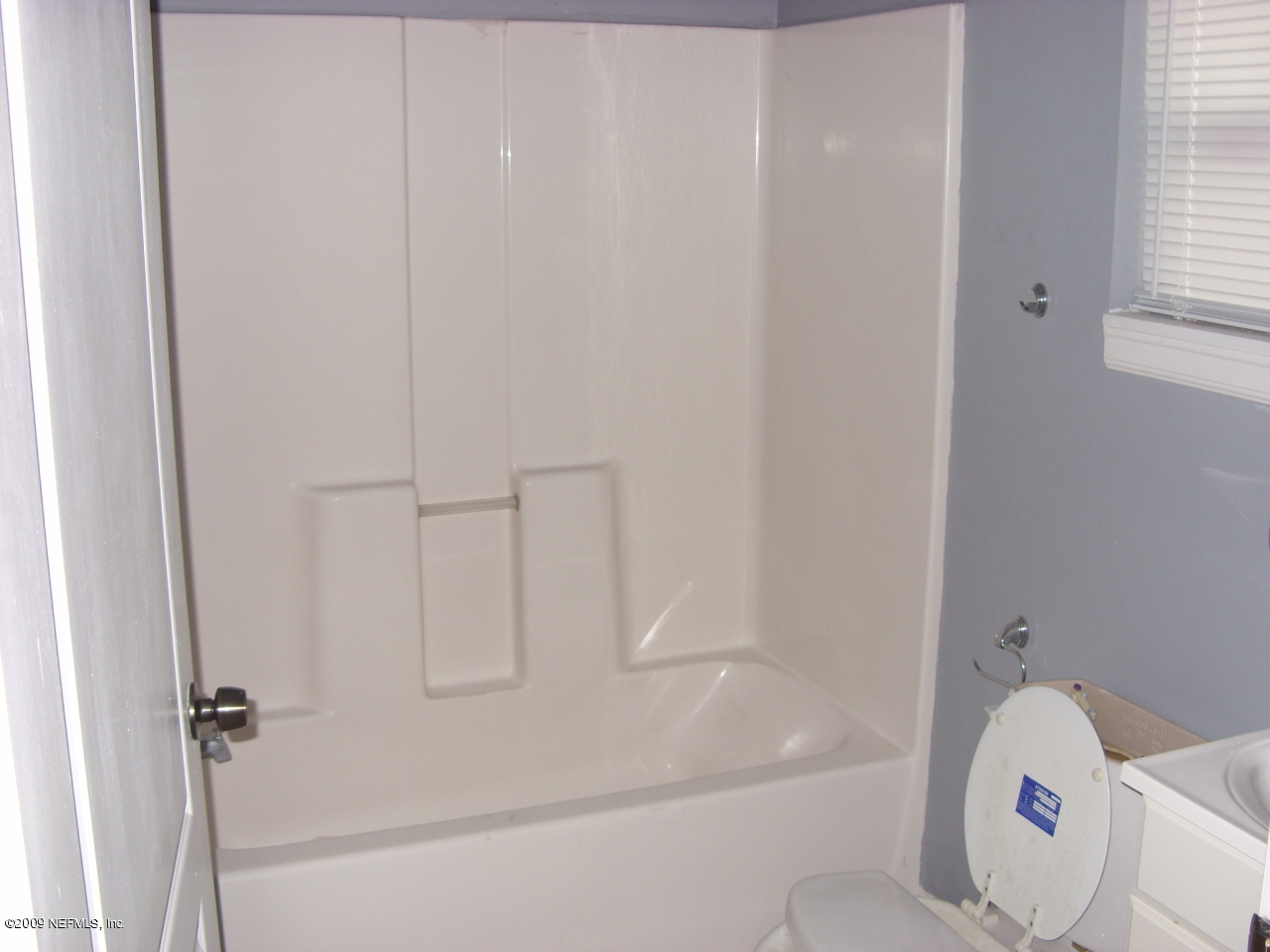 5657 Spellman Road Jacksonville, FL 32209 - Photo 5 of 5 a bathroom with a bathtub