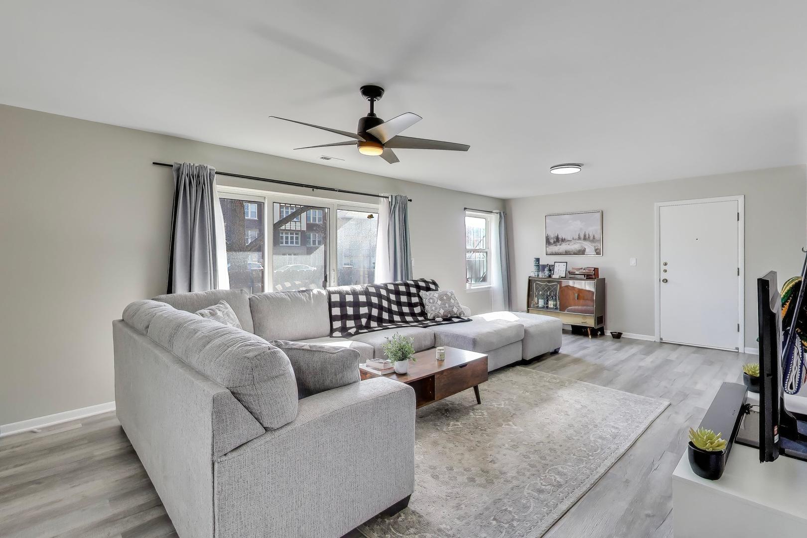 475 Shenstone Road, Unit 104 Riverside, IL 60546 - Photo 3 of 24 a living room with furniture and a window