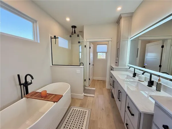 $569,000 | 1048 Lake Viking Terrace, Altamont, MO 64620