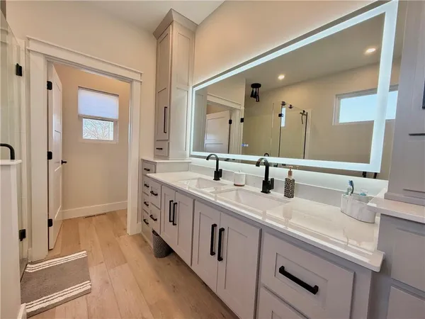 $569,000 | 1048 Lake Viking Terrace, Altamont, MO 64620