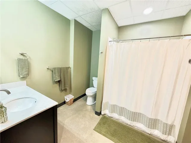 $589,000 | 1048 Lake Viking Terrace, Altamont, MO 64620