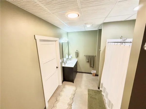 $569,000 | 1048 Lake Viking Terrace, Altamont, MO 64620