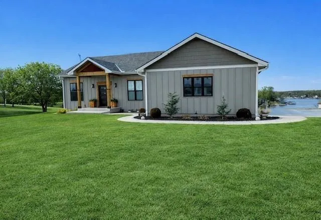 $589,000 | 1048 Lake Viking Terrace, Altamont, MO 64620