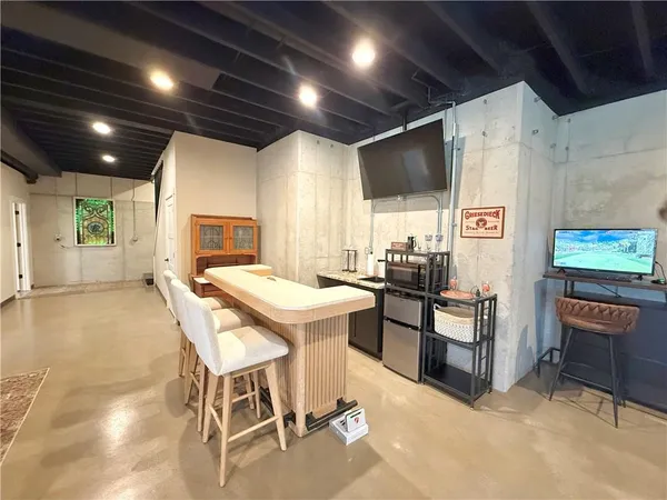 $569,000 | 1048 Lake Viking Terrace, Altamont, MO 64620