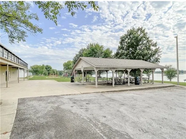 $589,000 | 1048 Lake Viking Terrace, Altamont, MO 64620