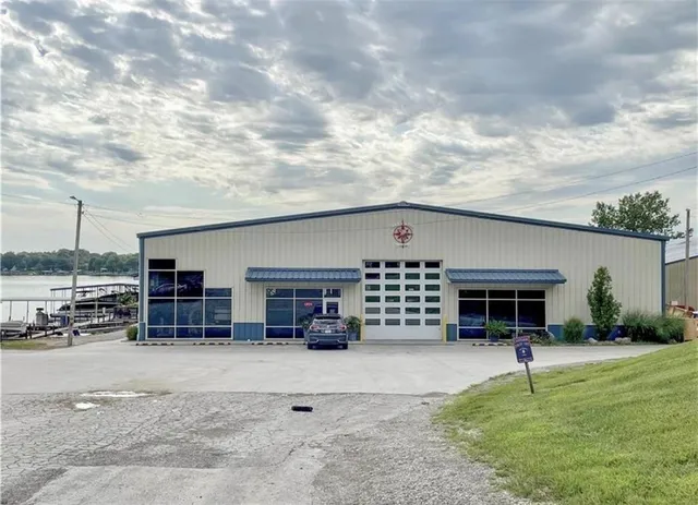 $589,000 | 1048 Lake Viking Terrace, Altamont, MO 64620