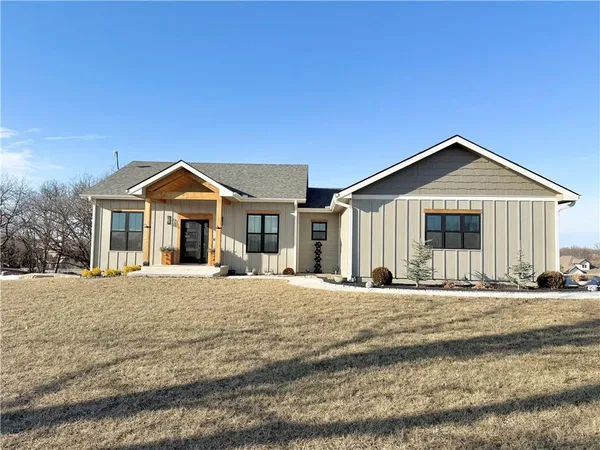 $569,000 | 1048 Lake Viking Terrace, Altamont, MO 64620