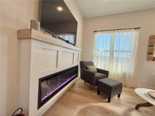 $589,000 | 1048 Lake Viking Terrace, Altamont, MO 64620