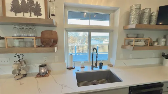 $589,000 | 1048 Lake Viking Terrace, Altamont, MO 64620