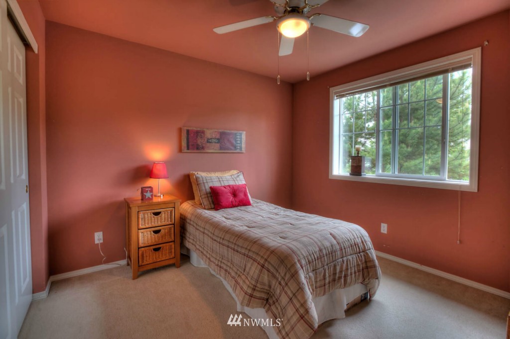 518 Elma Place Northeast Renton, WA 98059 - Photo 10 of 15 Gallery Image 10