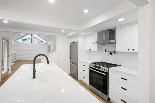 $10,500 | 404 Prospect Street, Newport Beach, CA 92663