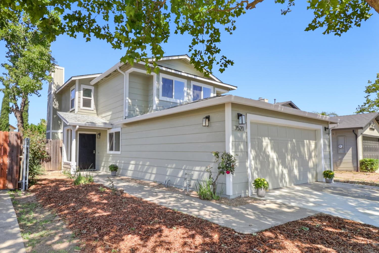 7521 Delta Pointe Way Sacramento, CA 95823 - Photo 3 of 48
