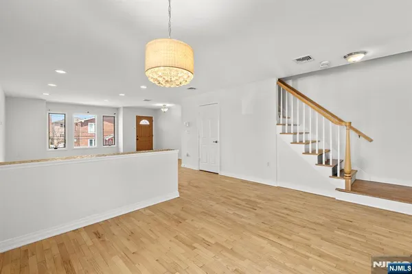 $4,300 | 220 Wayne Avenue, Unit C0220, Cliffside Park, NJ 07010