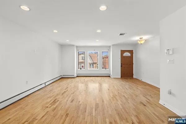 $4,300 | 220 Wayne Avenue, Unit C0220, Cliffside Park, NJ 07010