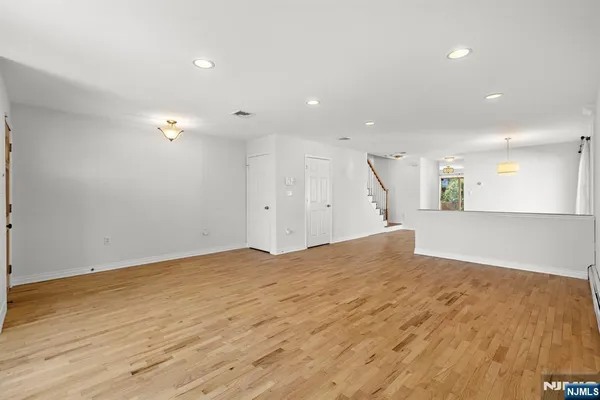 $4,300 | 220 Wayne Avenue, Unit C0220, Cliffside Park, NJ 07010