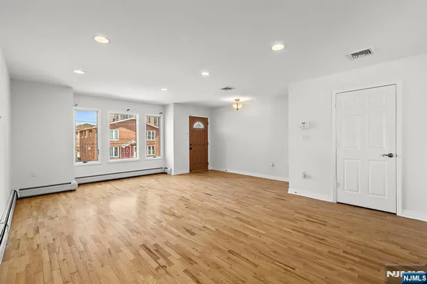 $4,300 | 220 Wayne Avenue, Unit C0220, Cliffside Park, NJ 07010