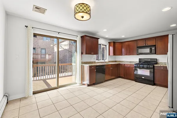 $4,300 | 220 Wayne Avenue, Unit C0220, Cliffside Park, NJ 07010
