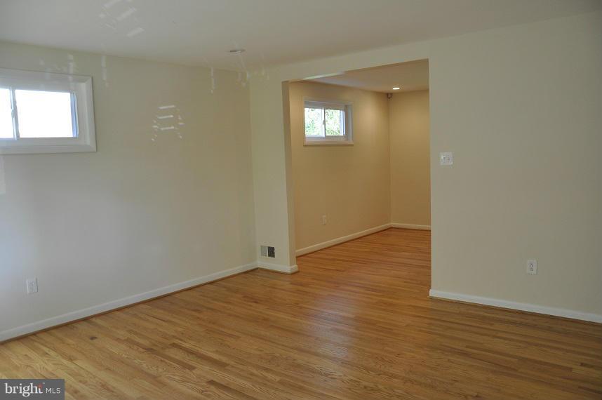 110 Hannes Street Silver Spring, MD 20901 - Photo 5 of 11 Living Room