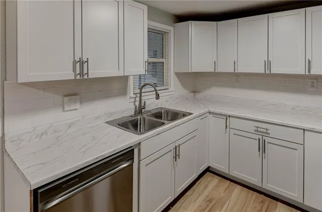 $179,000 | 1204 East Salisbury Road, Independence, MO 64050