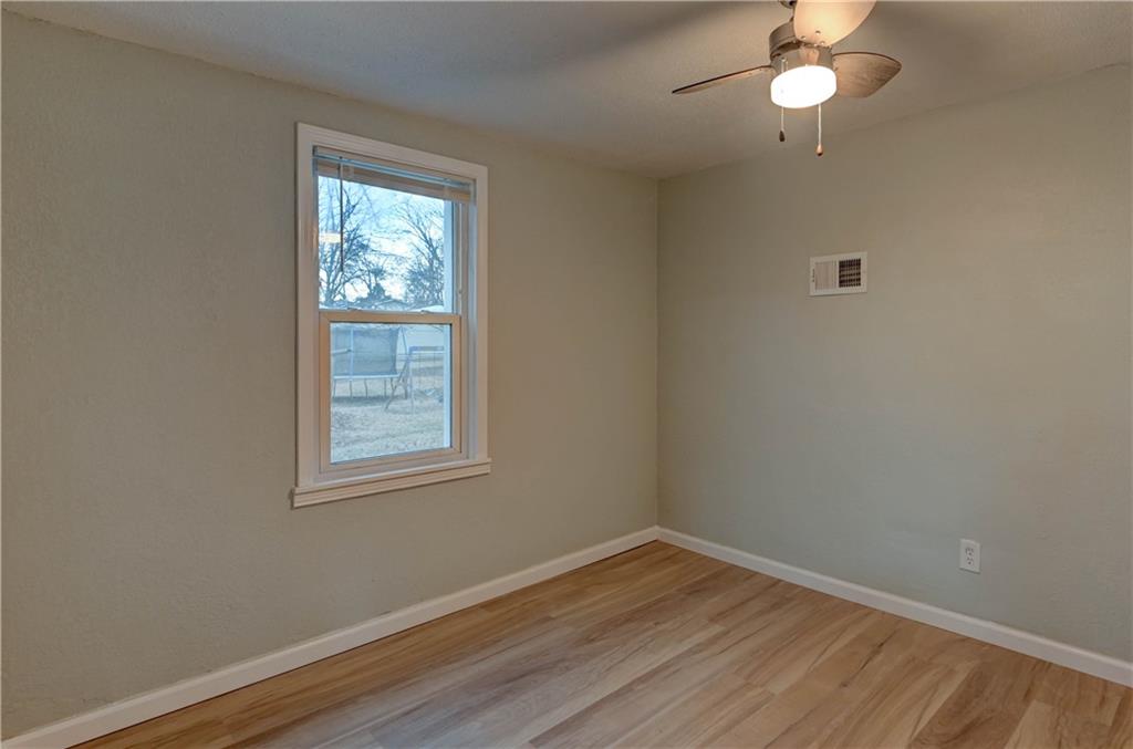 1204 East Salisbury Road Independence, MO 64050 - Photo 23 of 33