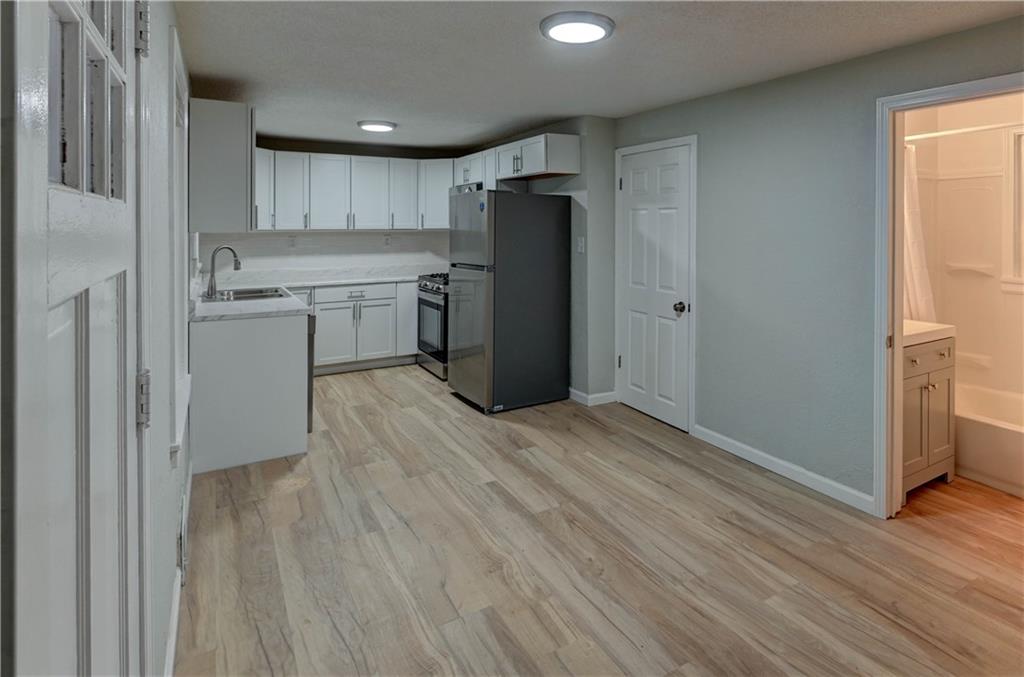 1204 East Salisbury Road Independence, MO 64050 - Photo 5 of 33