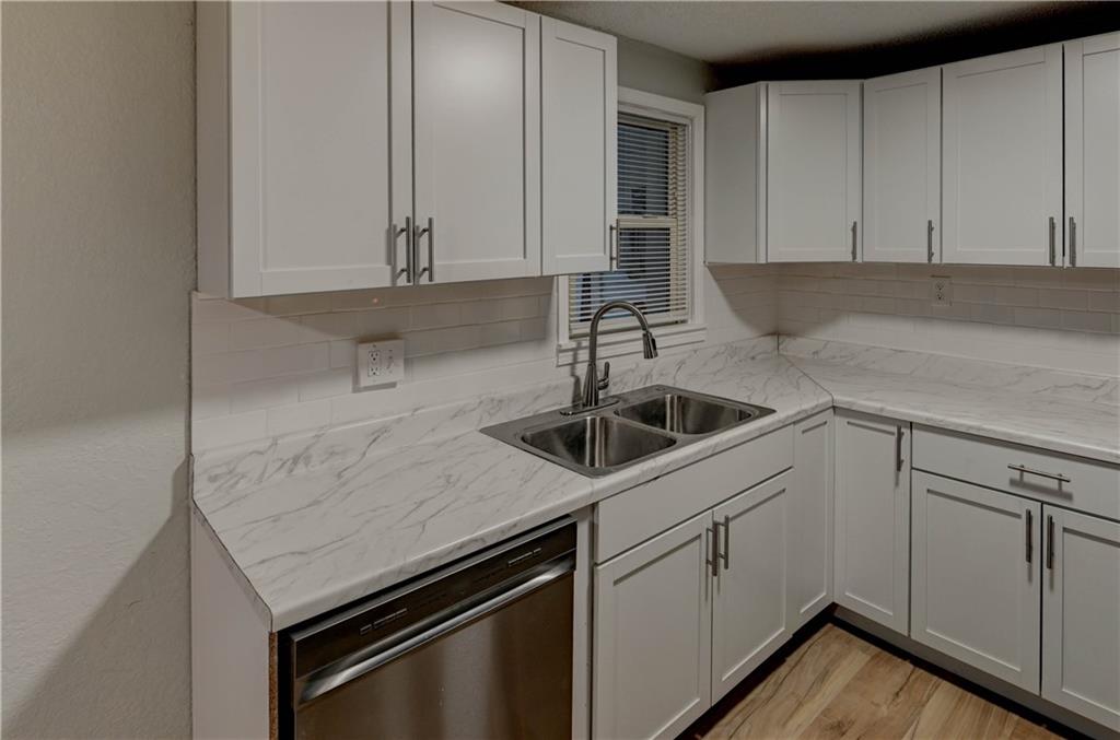 1204 East Salisbury Road Independence, MO 64050 - Photo 6 of 33