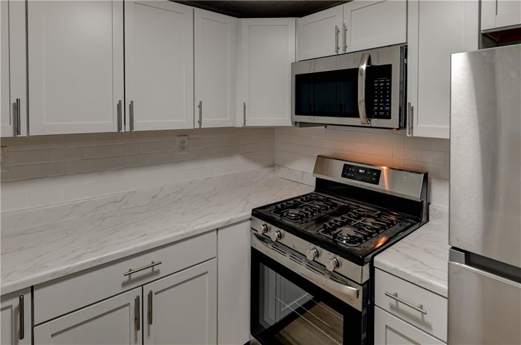 1204 East Salisbury Road Independence, MO 64050 - Photo 7 of 33